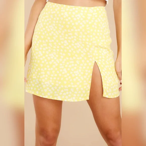 NWT Red Dress Boutique Yellow Floral Print Two Piece Set in Size Small - Picture 3 of 16